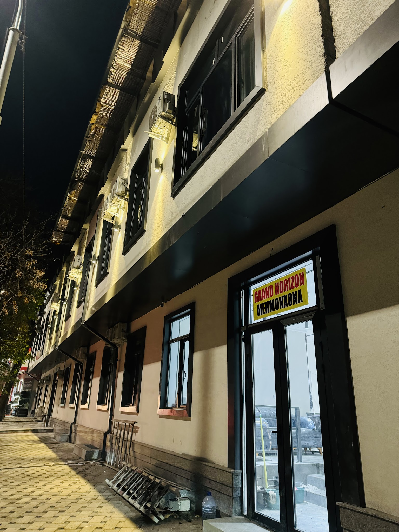 Grand Horizon Hotel
